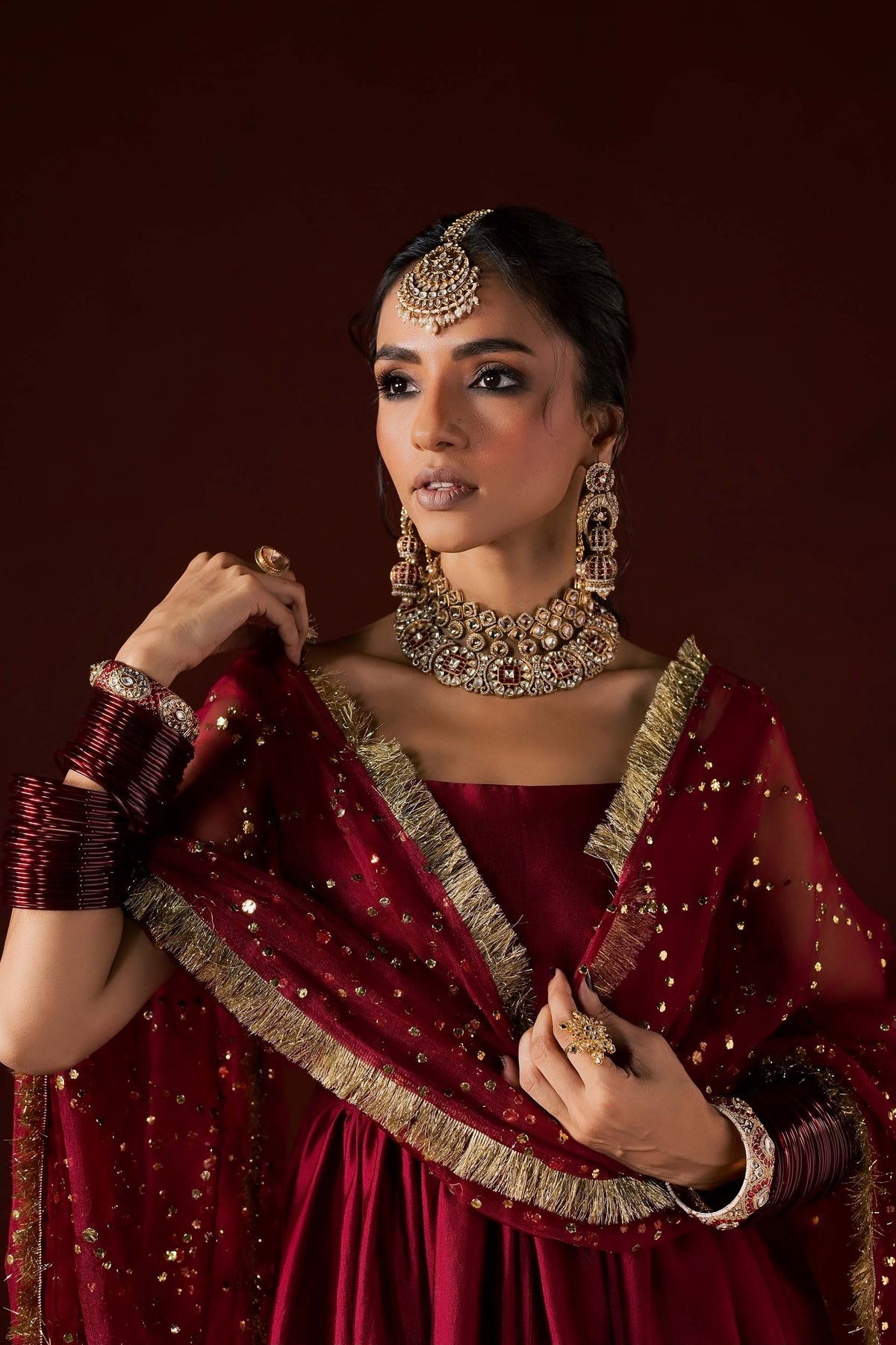 Zonaira Ahmed Neysa maroon wedding formal peshwas – close-up jewelry and neckline detail with the gold kiran lace dupatta border